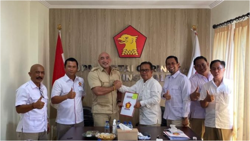 Penyerahan SK Kepengurusan DPC Gerindra Buleleng yang baru oleh Ketua DPD Gerindra Bali